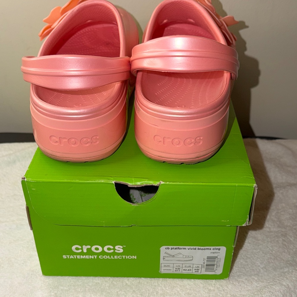 CROCS Coral Platform Clogs with Floral Design - Picture 5 of 7